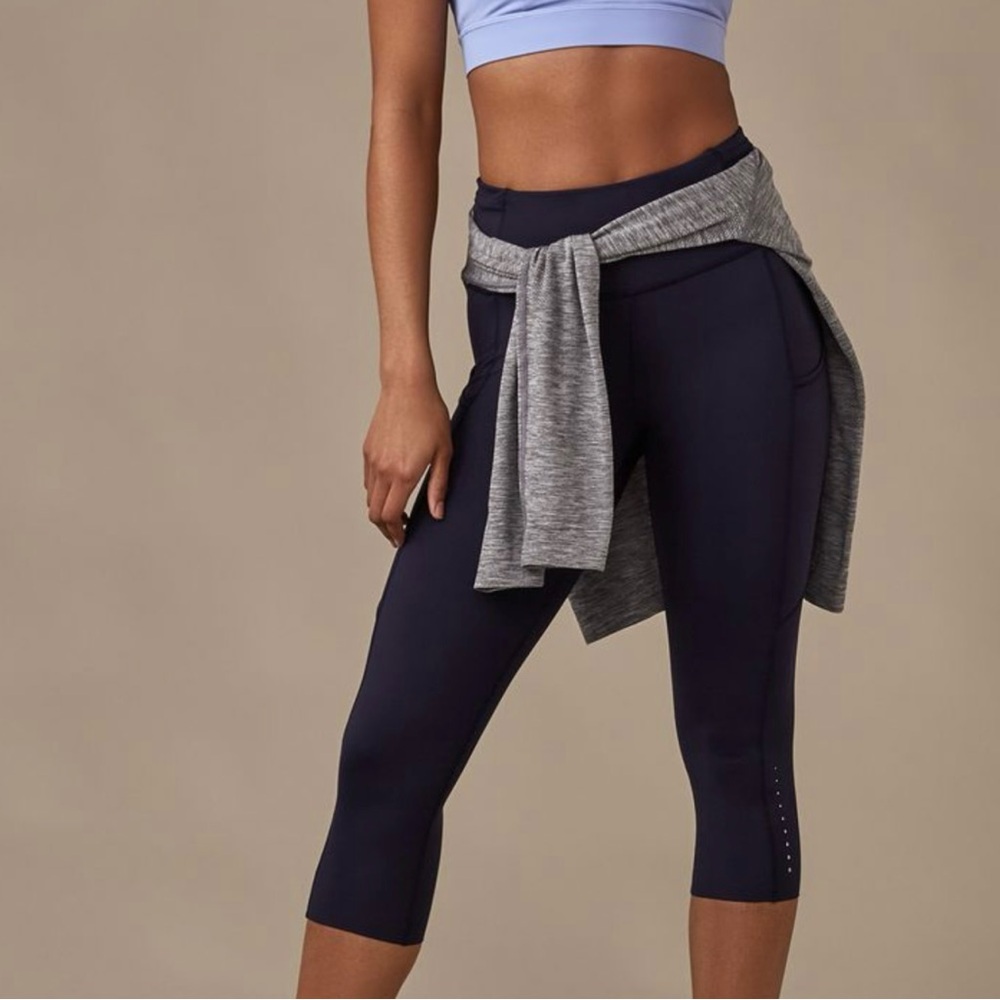 Lululemon Women's Navy Fast and Free Crop II Capri Leggings 19” inseam Size 8